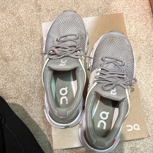 On Cloudswift Running Shoe